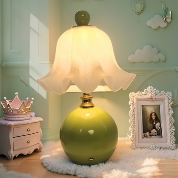 Stolná lampa v krémovom štýle, kreatívny luxusný dizajn do spálne, nočného stolíka a hlavnej spálne, ambientné nočné svetlo
