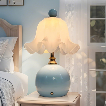 Stolná lampa v krémovom štýle, kreatívny luxusný dizajn do spálne, nočného stolíka a hlavnej spálne, ambientné nočné svetlo