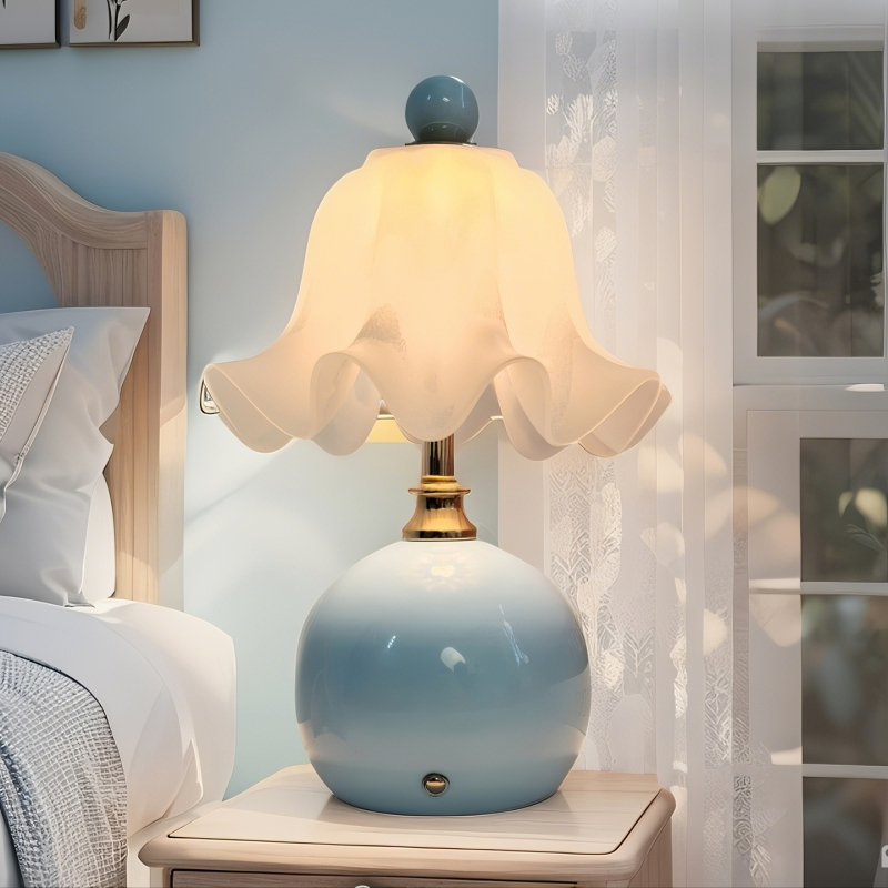Stolná lampa v krémovom štýle, kreatívny luxusný dizajn do spálne, nočného stolíka a hlavnej spálne, ambientné nočné svetlo