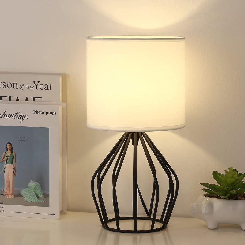 Stolná lampa s textilným tienidlom, americký štýl, útulná atmosféra pre obývaciu izbu, retro spálňu a hosťovskú izbu – nočné svetlo