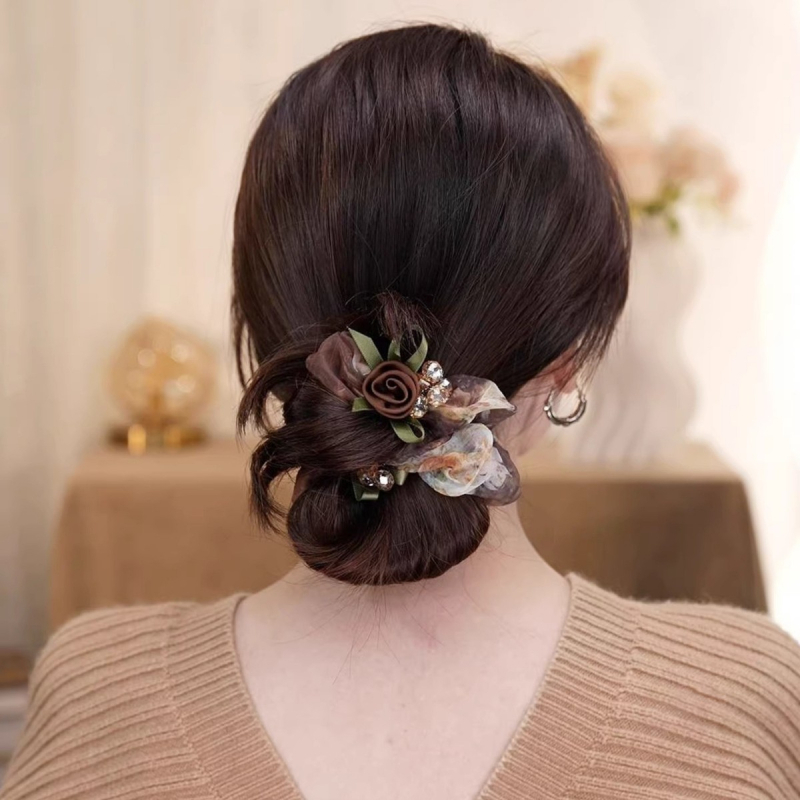 Scrunchie από γάζα σε απόχρωση φουντουκιού για γυναίκες, 2026 νέο στυλ, κομψό λαστιχάκι μαλλιών με ρετρό floral σχέδιο