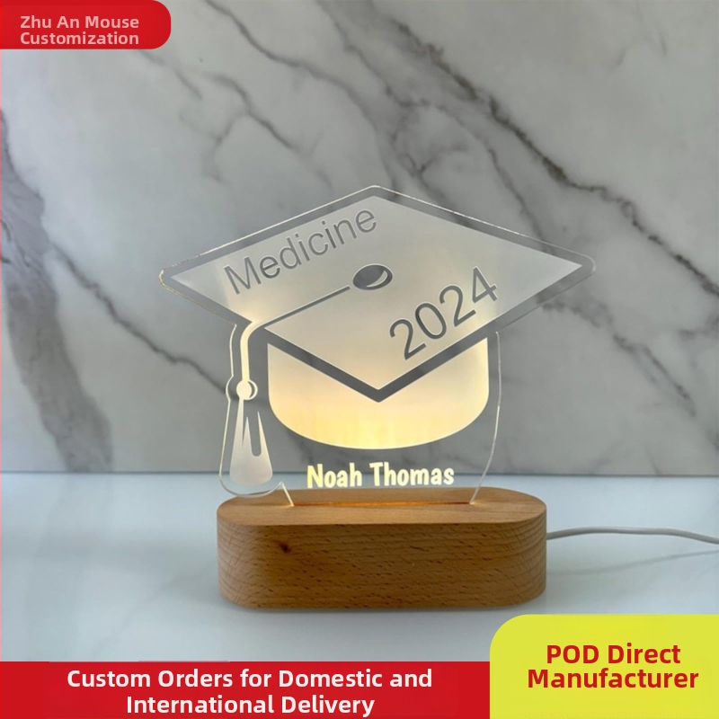 3D maturitný klobúk nočná lampička, kreatív personalizovaný darček na promocie, moderná akryl lampička s dreveným podstavcom