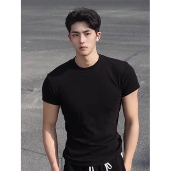 Μαύρη ανδρική T-shirt με κοντά μανίκια και μανσέτες, μικρή λαιμόκοψη, καλοκαιρινό στυλ, 100% βαμβάκι, στενή εφαρμογή, κανονικοί ώμοι
