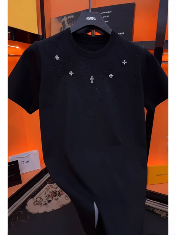 Ανδρικό κοντομάνικο T‑shirt με διαμάντια, σταυρωτό μοτίβο, casual πολυτέλεια 2025