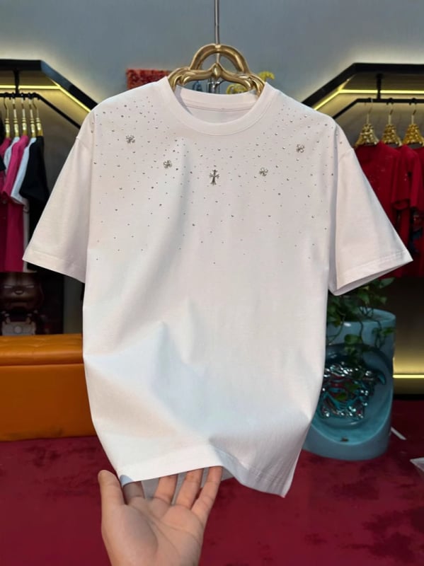 Ανδρικό κοντομάνικο T‑shirt με διαμάντια, σταυρωτό μοτίβο, casual πολυτέλεια 2025