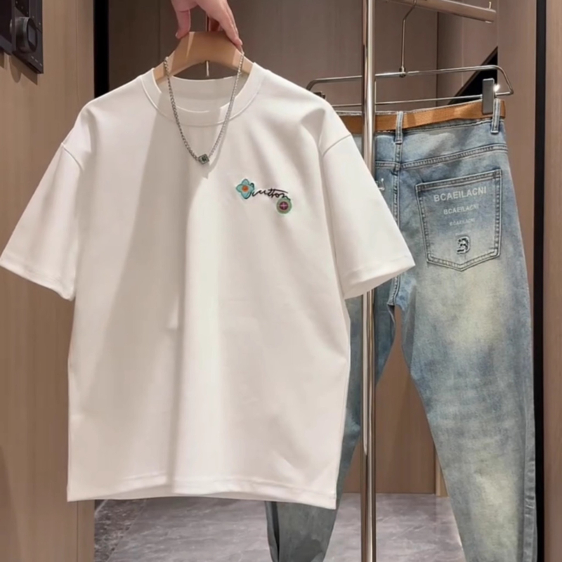 Ανδρικό καλοκαιρινό κοντομάνικο T‑shirt, μινιμαλιστικό στυλ, στρογγυλή λαιμόκοψη, κομψό σύγχρονο look