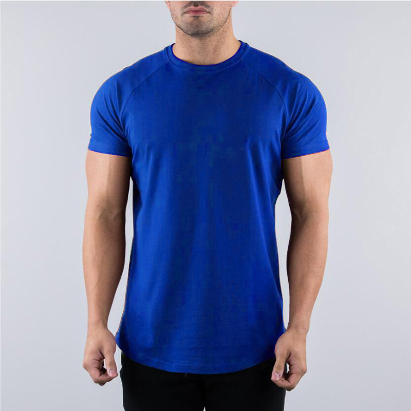 Βαμβακερό κοντομάνικο T‑shirt με εφαρμοστό κόψιμο και ραγκλάν μανίκια
