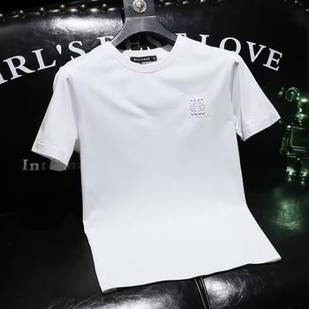 Ανδρικό λευκό βαμβακερό κοντομάνικο T‑shirt, με μικρό λογότυπο εκτύπωσης, κομψή αίσθηση, χαλαρή γραμμή, μεγάλο μέγεθος