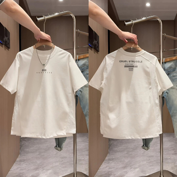 Ανδρικό κοντομάνικο T-shirt καλοκαιρινό, δομημένος πάνελ σχεδιασμός, μινιμαλιστικό στυλ, υψηλής ποιότητας εμφάνιση, κομψή και ευέλικτη casual χρήση.