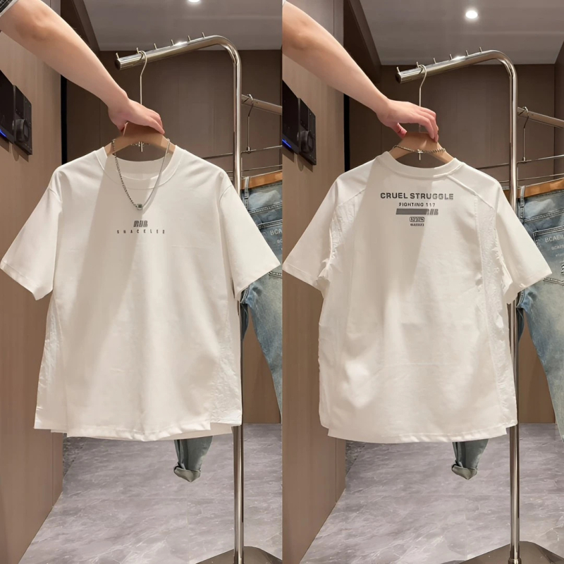 Ανδρικό κοντομάνικο T-shirt καλοκαιρινό, δομημένος πάνελ σχεδιασμός, μινιμαλιστικό στυλ, υψηλής ποιότητας εμφάνιση, κομψή και ευέλικτη casual χρήση.