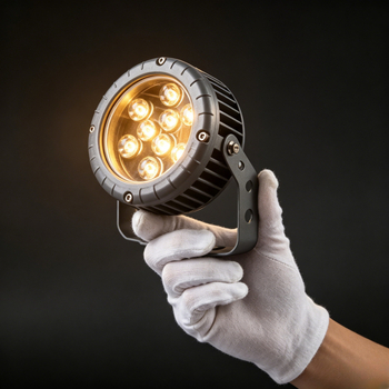 IP65 αδιάβροχος προβολέας LED για αυλές, δέντρα και τοπίο με βίλα, 24V, 18 LED, 3000K ζεστό λευκό, αλουμινένιο περίβλημα, διαστάσεις 180×230 mm, βάρος 2 kg, 50 000 ώρες.