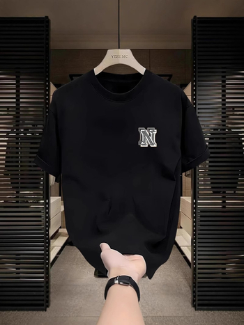 Ανδρική κοντομάνικη βαμβακερή T‑shirt μονόχρωμη για το καλοκαίρι, γεωμετρικό μοτίβο εκτύπωσης, ελαφρύ πολυτελές στυλ