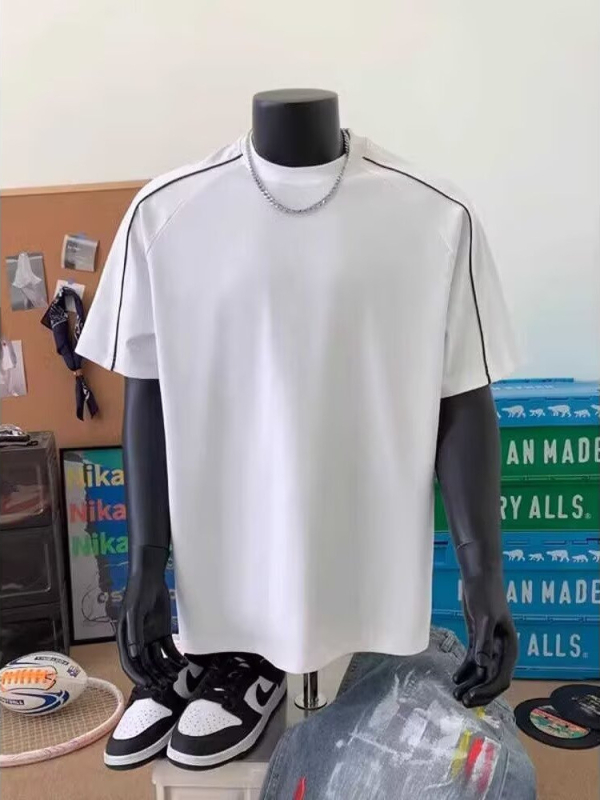 Μαύρο ανδρικό T‑shirt με κοντά μανίκια Raglan, patchwork με ρίγες, Ζ‑στυλ, στρογγυλός λαιμός, καλοκαίρι 2026