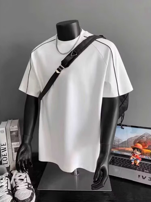 Μαύρο ανδρικό T‑shirt με κοντά μανίκια Raglan, patchwork με ρίγες, Ζ‑στυλ, στρογγυλός λαιμός, καλοκαίρι 2026