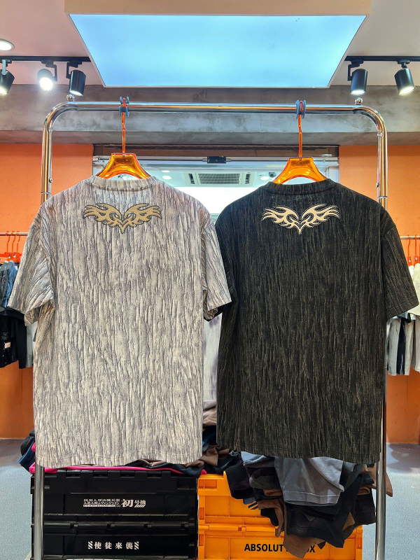 Ανδρική κοντομάνικη T-shirt με εκτύπωση γραμμάτων, πολυτελές ρετρό ύφος, καλοκαίρι 2026, αστικός streetwear, στρογγυλός λαιμός