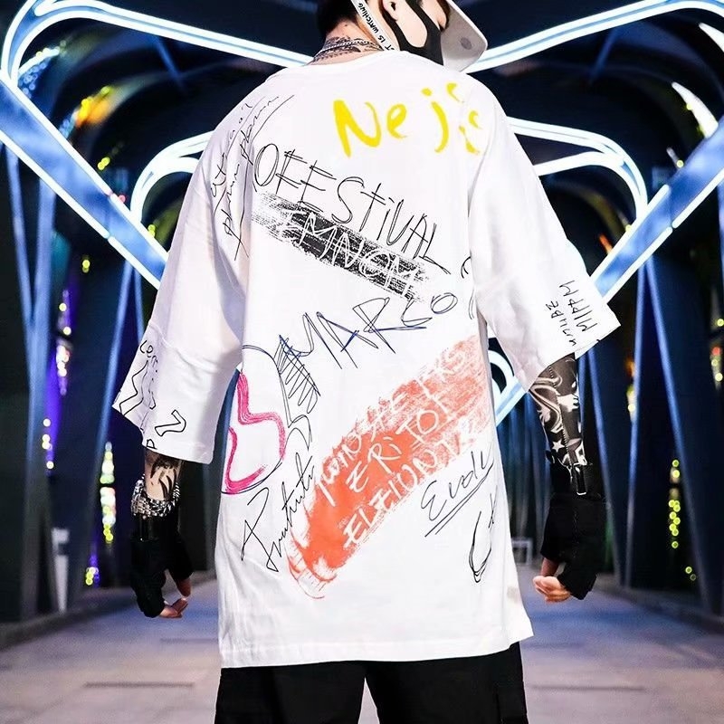 Καλοκαιρινή ελαφριά T-shirt με γκράφιτι streetwear για άνδρες, κοντό μανίκι, άνετη γραμμή, στρογγυλός λαιμός, γεωμετρικό τύπωμα