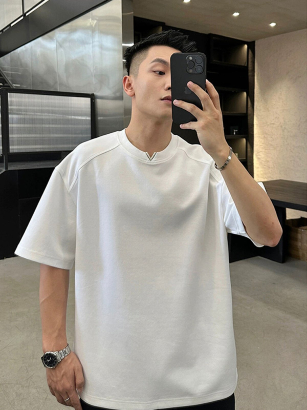 Λευκό ανδρικό T-shirt με V-λαιμό, κοντό μανίκι, καλοκαιρινή χαλαρή γραμμή