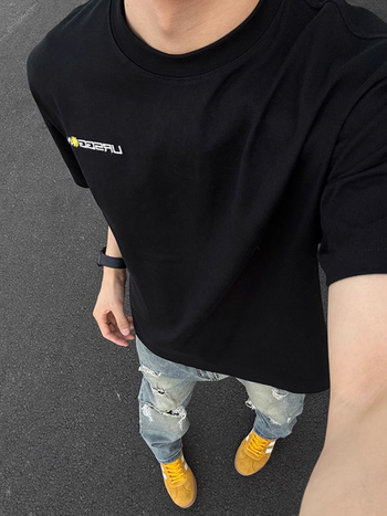 Cleanfit ανδρικό T-shirt με κοντά μανίκια, πίσω φλοράλ εκτύπωση, στρογγυλός λαιμός, χαλαρή γραμμή, καλοκαίρι