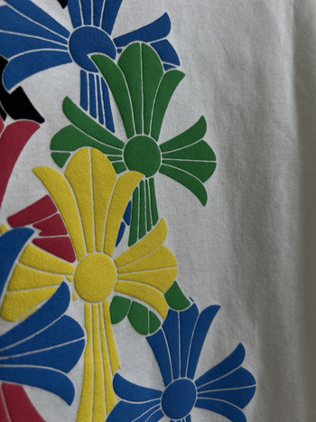 Αντρικό μακρυμάνικο βαμβακερό T‑shirt με κεντημένο σταυρό και σχέδιο με γράμματα – αστικό στυλ, στρογγυλός λαιμός
