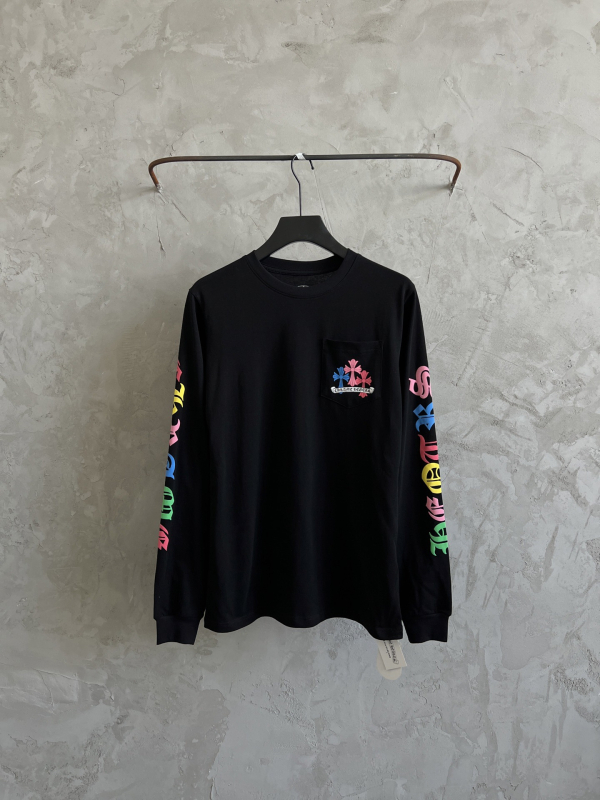 Αντρικό μακρυμάνικο βαμβακερό T‑shirt με κεντημένο σταυρό και σχέδιο με γράμματα – αστικό στυλ, στρογγυλός λαιμός