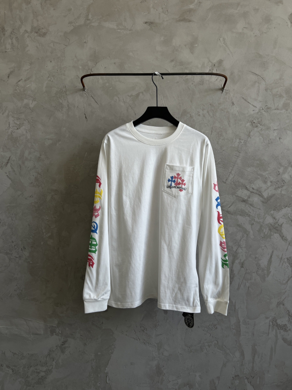 Αντρικό μακρυμάνικο βαμβακερό T‑shirt με κεντημένο σταυρό και σχέδιο με γράμματα – αστικό στυλ, στρογγυλός λαιμός