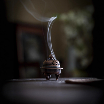 Mini elefánt lábú lótusz tömjénégető, kínai stílusú kreatív antik dizájn, rézötvözet, háromlábú otthoni dekoratív állvány a sandálfa korongos tömjénhez