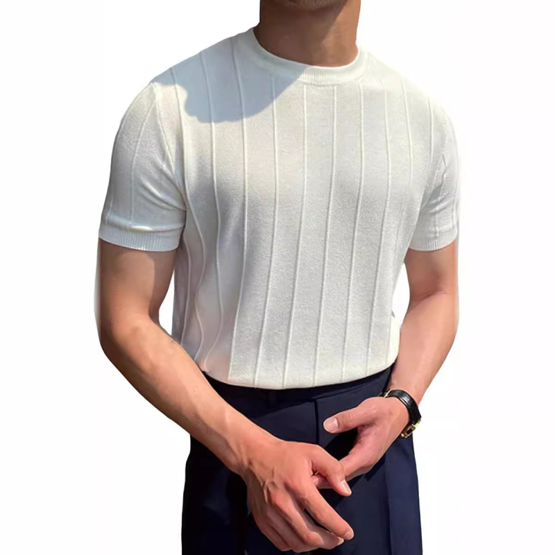 Ανδρικό μονόχρωμο T‑shirt με στρογυλό λαιμόκοψη, κοντά μανίκια, διαπνέον και δροσερό για το καλοκαίρι.