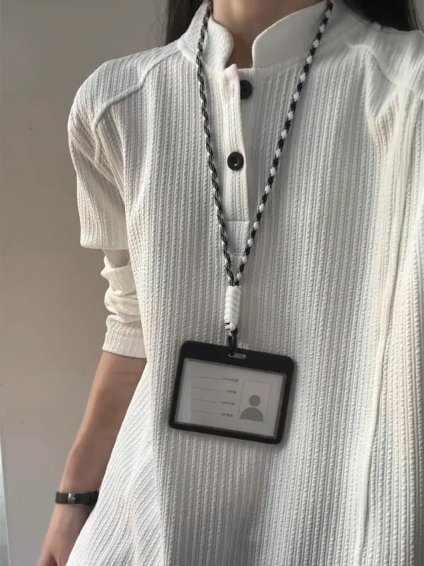 Λευκό υφασμάτινο μακρυμάνικο T‑shirt για άνδρες με Henley λαιμό για φθινόπωρο