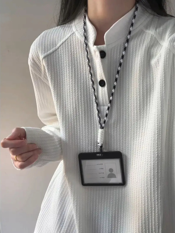 Λευκό υφασμάτινο μακρυμάνικο T‑shirt για άνδρες με Henley λαιμό για φθινόπωρο