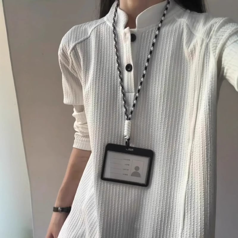 Λευκό υφασμάτινο μακρυμάνικο T‑shirt για άνδρες με Henley λαιμό για φθινόπωρο