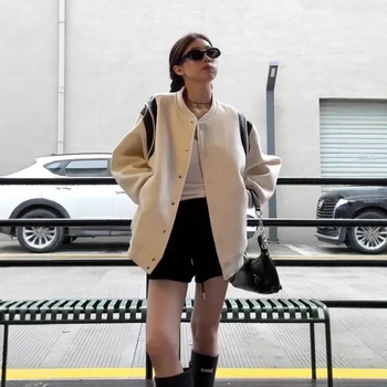 Γυναικείο λευκό αμερικανικού ρετρό casual baseball jacket, φθινόπωρο 2025, υψηλής ποιότητας