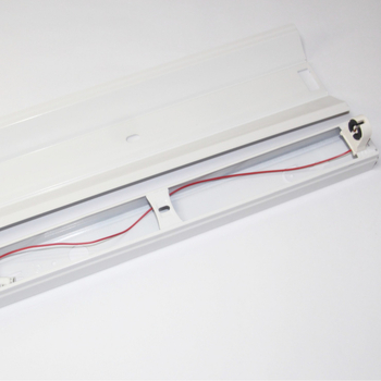 T8 0,6 m egycsöves lámpatartó fedővel, V8 LED lámpatartó reflektorral, méretek 130 x 55 mm