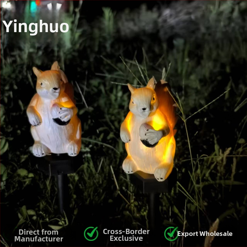 Solárna zemná lampa s ornamentom z živice – veverička pre záhradu a park