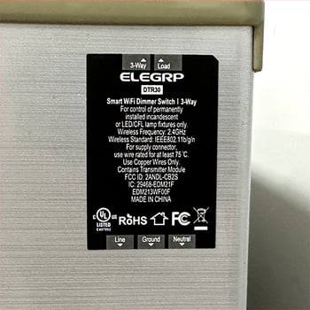 Ετικέτα LED φωτισμού, με πιστοποιήσεις UL, FCC και RoHS, μαύρο φόντο με λευκό κείμενο, λευκό PET, ανθεκτική σε υψηλές θερμοκρασίες και αδιάβροχη