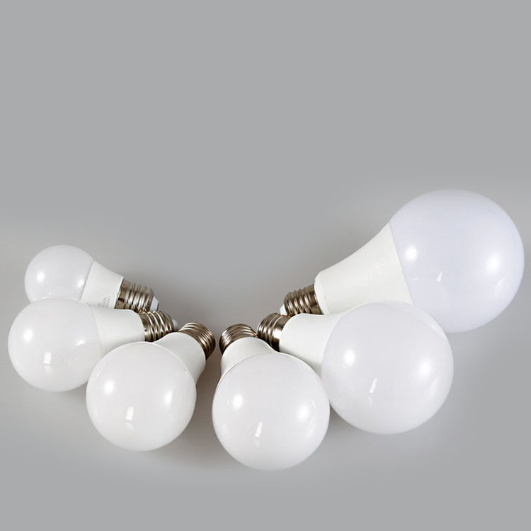 AT-2 LED Λάμπα, E27, σώμα από πλαστικό-αλουμίνιο, ευρύ φάσμα τάσης 85-265 V (110 V συμβατό), σταθερή τροφοδοσία ρεύματος, χωρίς τρεμόπαιγμα, 1900 lm, δέσμη 270°, CRI 70-80, για οικιακή χρήση, μάρκα Pupil Ben