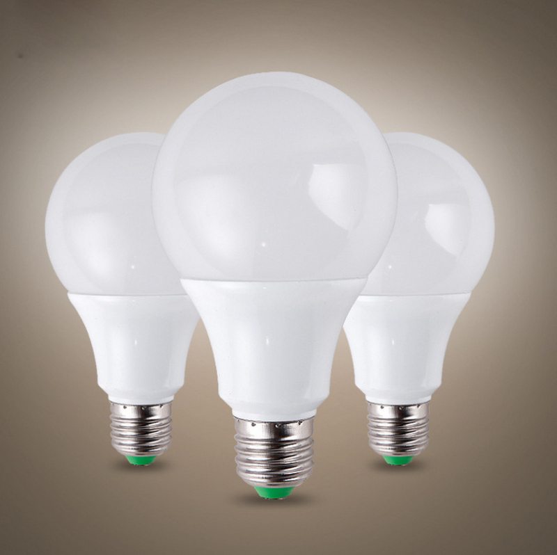 AT-2 LED Λάμπα, E27, σώμα από πλαστικό-αλουμίνιο, ευρύ φάσμα τάσης 85-265 V (110 V συμβατό), σταθερή τροφοδοσία ρεύματος, χωρίς τρεμόπαιγμα, 1900 lm, δέσμη 270°, CRI 70-80, για οικιακή χρήση, μάρκα Pupil Ben