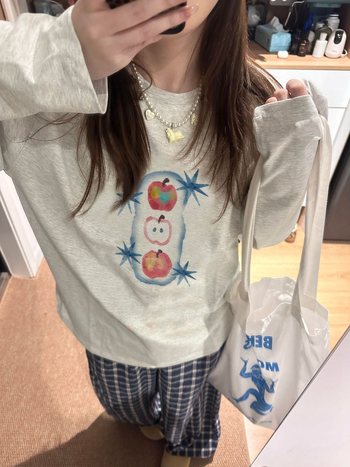Γυναικείο T‑shirt με μακρύ μανίκι σε αμερικανικό ρετρό στυλ, μεγάλη διάσταση, φθινοπωρινή άνετη γραμμή με μοναδικό κομψό σχέδιο ως βασικό τοπ
