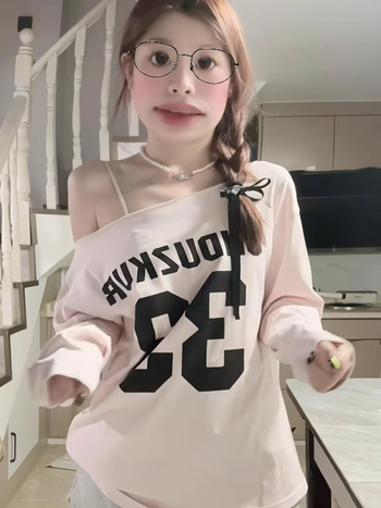 Γυναικείο μακρυμάνικο T‑shirt με ασύμμετρο ντεκολτέ και εκτύπωση με γράμματα, χαλαρή γραμμή, βαμβάκι, άνοιξη–φθινόπωρο, καθημερινό στυλ εργασίας