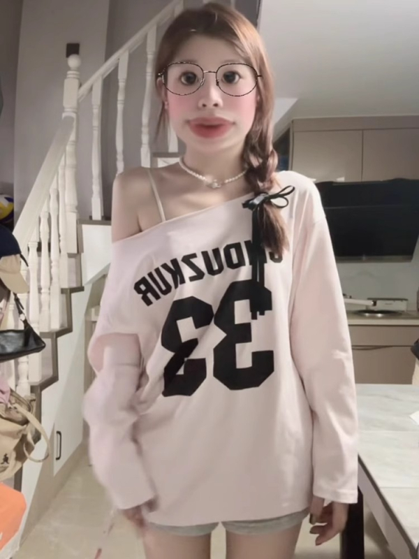 Γυναικείο μακρυμάνικο T‑shirt με ασύμμετρο ντεκολτέ και εκτύπωση με γράμματα, χαλαρή γραμμή, βαμβάκι, άνοιξη–φθινόπωρο, καθημερινό στυλ εργασίας
