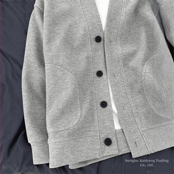 Šedý ťažký cardigan mikina s V výstrihom pre mužov, jesenný štýl vysokej kvality, americké retro voľnočasový štýl s waffle pleteninou, kabát pre pár