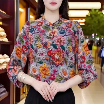 Γυναικεία φλοράλ μπλούζα από chiffon με στάσιμος γιακά και βολάν στην άκρη