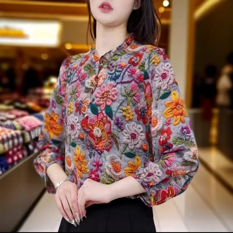 Γυναικεία φλοράλ μπλούζα από chiffon με στάσιμος γιακά και βολάν στην άκρη