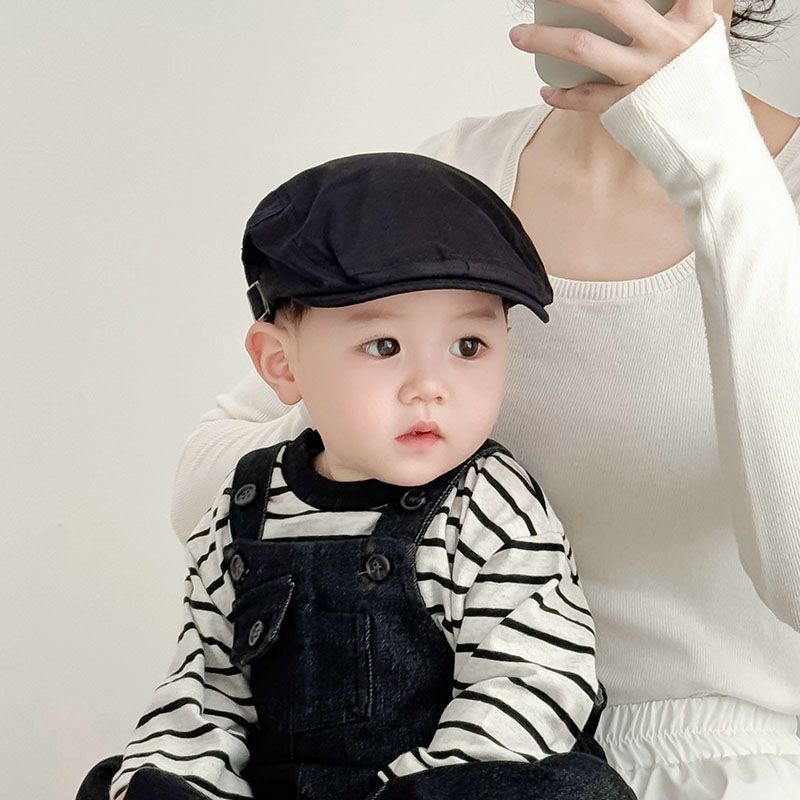 Gyerekeknek szóló sapka-beret tavasz–őszre, vékony, visszafordítható elülső csőrös résszel, napvédő, koreai stílusú betűkkel, unisex