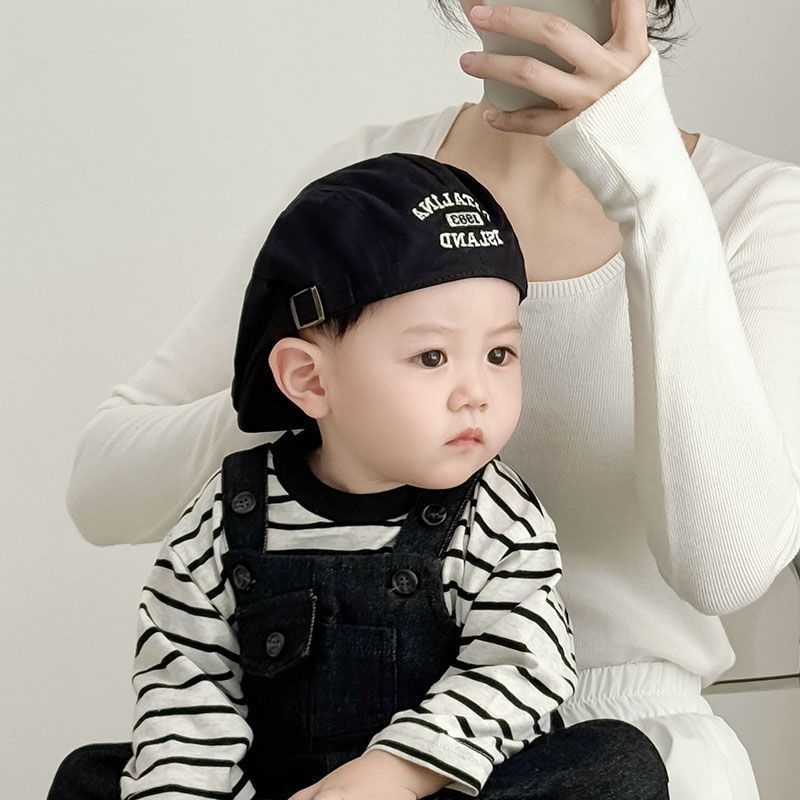 Gyerekeknek szóló sapka-beret tavasz–őszre, vékony, visszafordítható elülső csőrös résszel, napvédő, koreai stílusú betűkkel, unisex