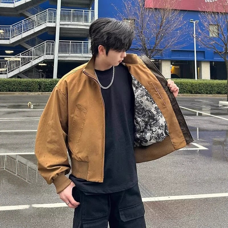 Ανδρικό κοντό μπόμπερ μπουφάν σε ρετρό στυλ με όρθιο γιακά, φερμουάρ μπροστά, μακριά μανίκια, χωρίς κουκούλα, άνοιξη-φθινόπωρο