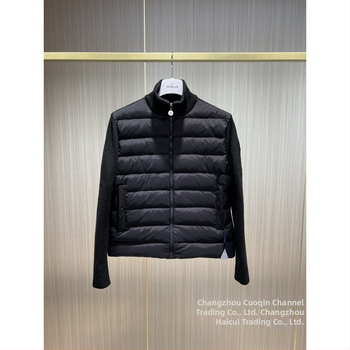 Milan Trend Značka Jacquard Písmená, Zips, Stojací Golier, Slim Fit Kabát s Výplňou z Peria pre Mužov s Patchwork Pletenými Panelmi