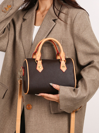 Ženska PU kožna torbica u obliku jastuka, novi model 2025, lagani luksuz, crossbody torba za rameno