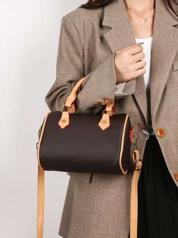 Ženska PU kožna torbica u obliku jastuka, novi model 2025, lagani luksuz, crossbody torba za rameno