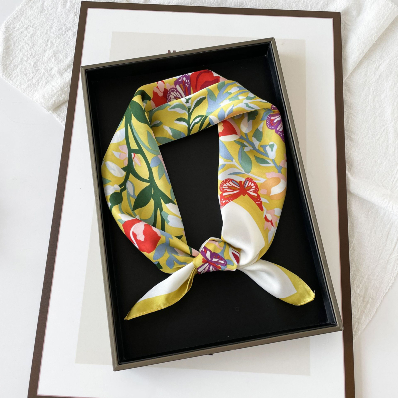 Női 70×70 cm-es satin kendő, koreai stílusú művészi mintával