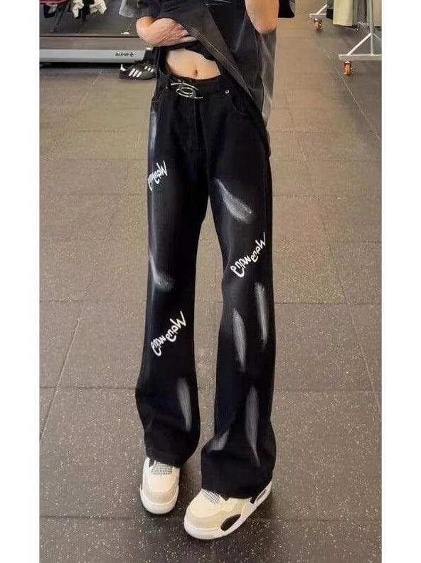 Ανδρικά τζίν από ντένιμ σε αμερικανικό street style, άνετη ίσια γραμμή, 2026 νέο σχέδιο